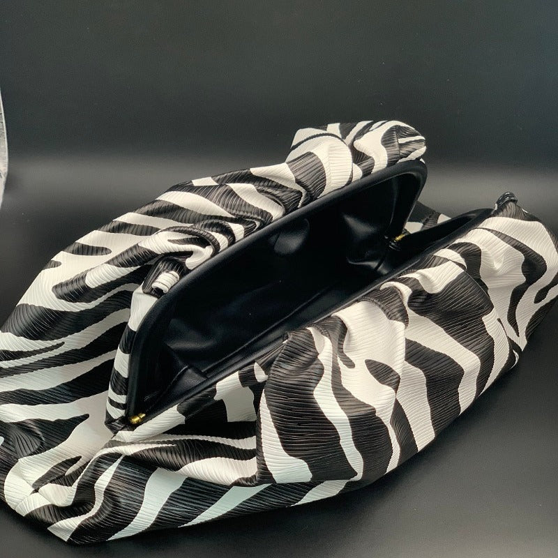 Amazon.com: Plush Leopard Tote Bag with Chain Fluffy Cheetah Print  Crossbody Purse Y2k Hobo Handbag Faux Fur Winter Bag (Beige) : Clothing,  Shoes & Jewelry